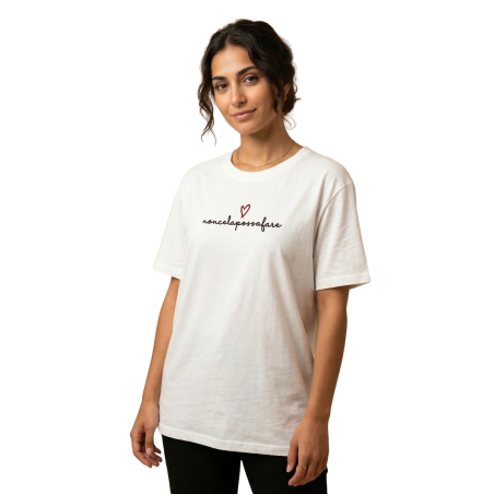 ALTHEA: t-shirt con scritta ricamata | Vicine a ME