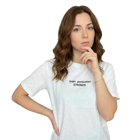 RAFFAELLA: t-shirt con scritta ricamata | Vicine a ME