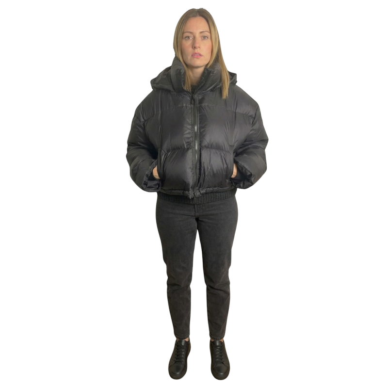 GRETA: piumino corto da donna con cappuccio | Vicine a ME