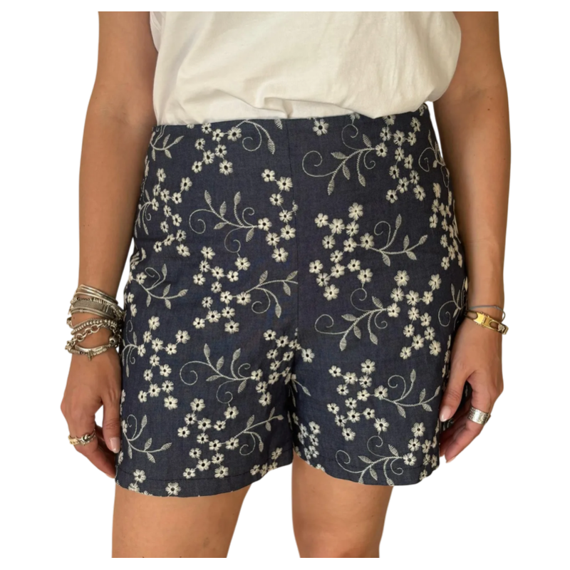 MATILDE: shorts in cotone con ricamo floreale vita alta | Vicine a ME